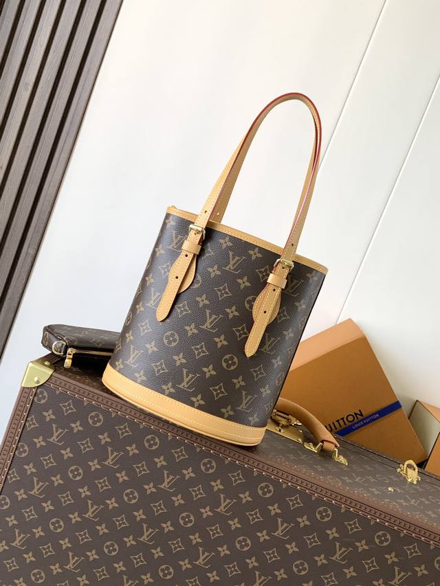 顶级原单，变码芯片M42238 复古经典！驴牌中古Monogram子母水桶包现专柜已经停售，只能在二手中古店入手的单品！订制老花面料搭配变色树膏皮，肩带多孔位可