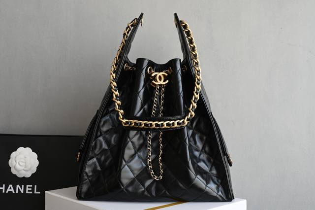 白金版正品级 包装如图 全新到货 早春 嬉皮购物包大号 黑色 专柜售价购入开发 秀场大热门嬉皮购物袋 设计独特，相当霸气的风格 绝对是酷飒大包的王者 超大容量轻