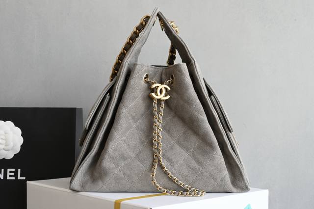 白金版正品级 包装如图 全新到货 嬉皮小号 大象灰 专柜售价购入开发 秀场热门嬉皮 设计独特，相当霸气的风格 超大容量轻松装下日常所需 逛街、旅行都是超高值好伙