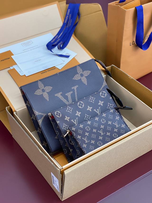 升级版本M11248 三合一 M11248 Trio 盥洗袋、本款 Trio 盥洗袋套装取材 Monogram 与 Monogram Reverse 帆布，通过