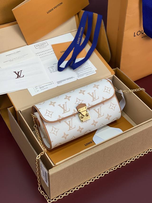 升级版本M26583 芯片版！Pochette Camille 手袋、本款 Pochette Camille 手袋身披 Monogram Dune 帆布，以潮流