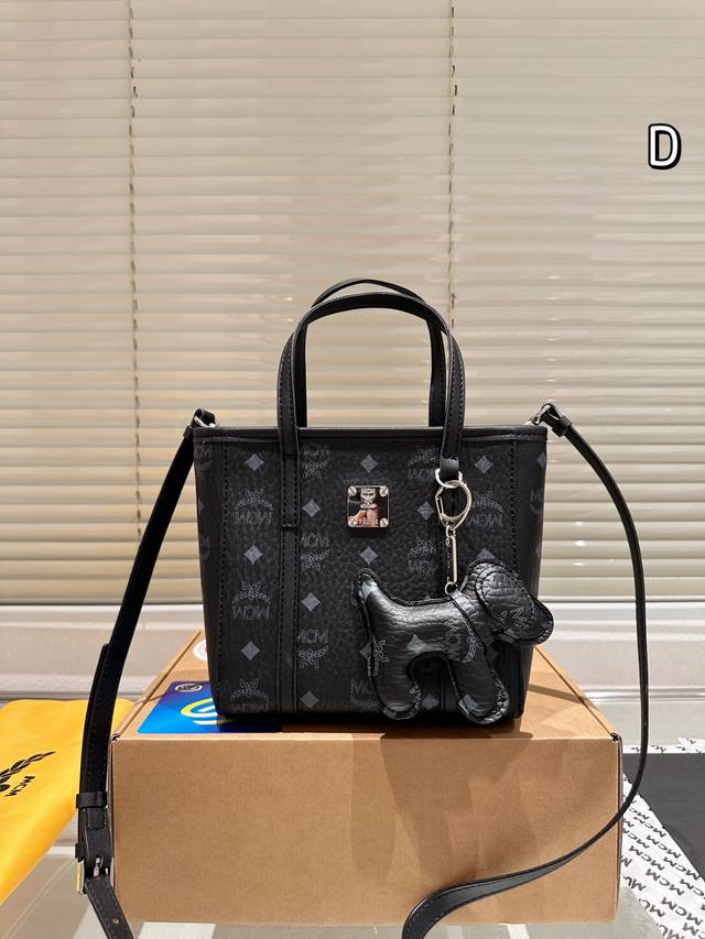 配礼盒 升级版 经典 Mcm 菜篮子 原单！原单！配手提袋 俏皮很百搭 尺寸20*15Cm 配全套高级包装