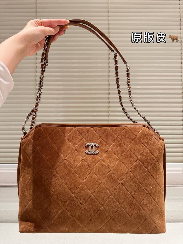 原单版本 麂皮 Chanel 2026早春手袋Mini 香奈儿 Chanel 牛皮刺绣购物袋出货｜超级柔软，亲感特别好！内里采用同质量牛皮料！超级好物，等你来背