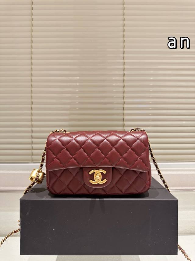 小羊皮 Chanel 香奈儿｜双C Logo调节扣方胖子 New Arrival” 最美金球方胖子人间香奈儿 白富美小姐姐必备款 ■单独夸最让人挪不开眼 今年的