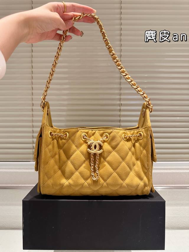 麂皮 Mini Chanel 香奈儿｜ Cruise早春手袋Mini Hobo 香奈儿 Chanel 牛皮刺绣购物袋出货｜超级柔软，亲感特别好！内里采用同质量牛