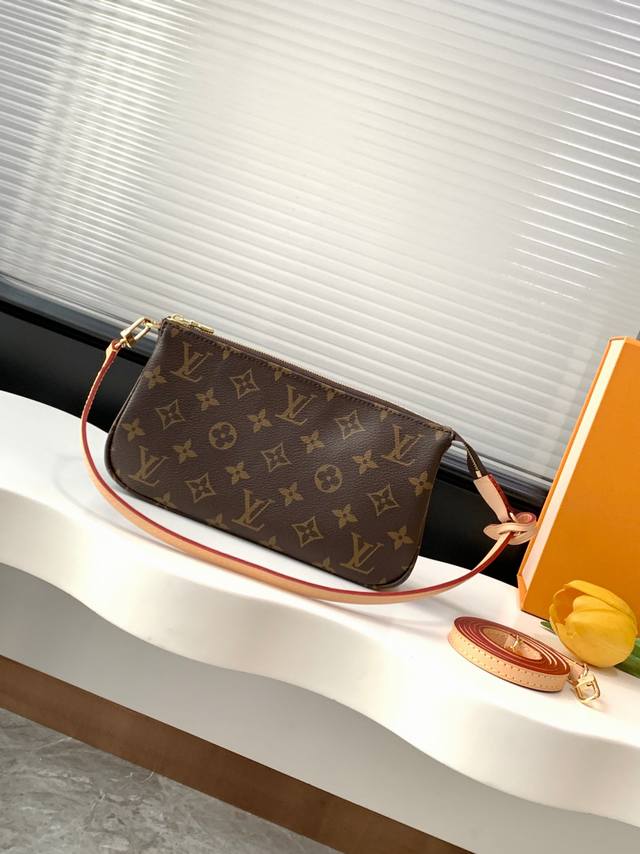 动态163C芯片 顶级原单加强版 M40712老花 本款配饰包可谓永远的经典款式，适合日常使用。详细特征23.5 X 13.5 X 4 厘米 长度 X 高 X