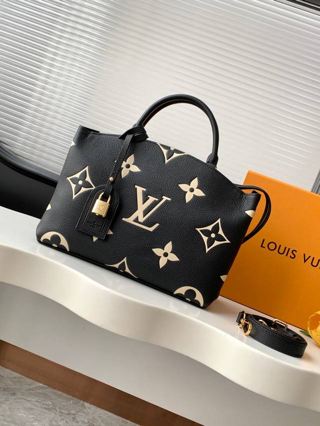 动态163芯片 顶级原单加强版 M58913黑印 本款 Petit Palais 手袋为柔软粒面皮革压印大号 Monogram 图案,以精巧构型传递考究风范。皮 动态163芯片 顶级原单加强版 M58913黑印 本款 Petit Palais 手袋为柔软粒面皮革压印大号 Monogram 图案,以精巧构型传递考究风范。皮