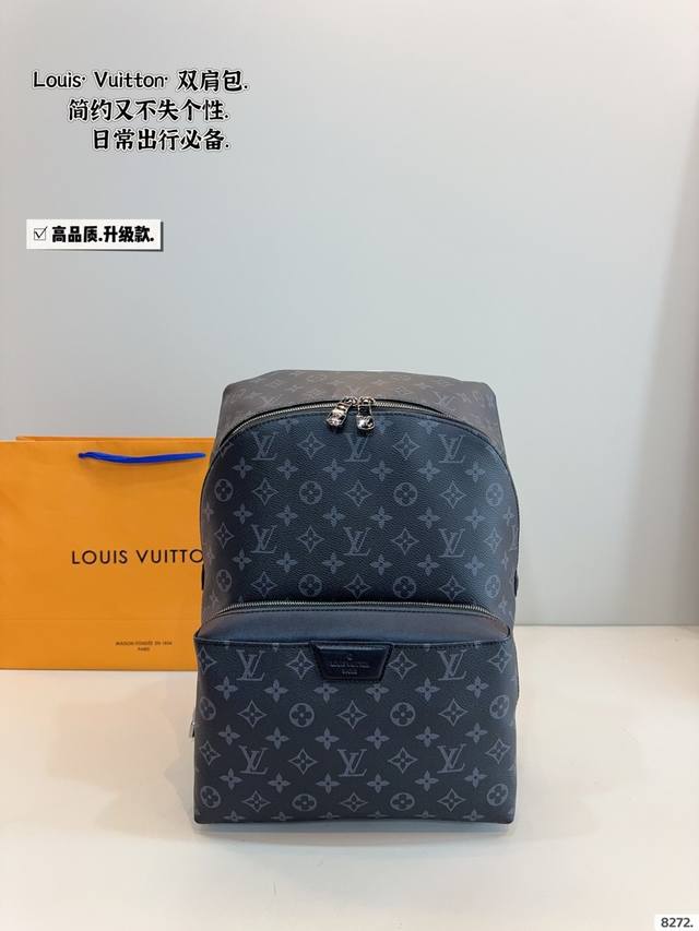 Lv Discovery 双肩包 男生日常休闲搭配的理想选择～ 实用又百搭，小小的身体大大的空间 非常适合放随身物品~ 面料耐磨耐刮蹭，适合男生大大咧咧的性格尺