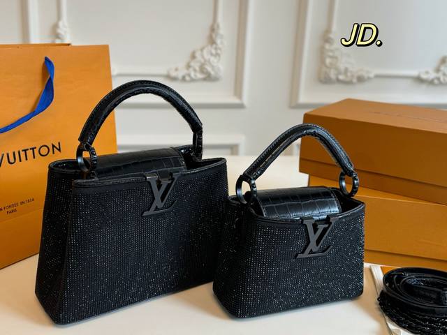 大号 小号 折叠盒 Size：27×18大号 20×14小号 Lv路易威登Capucines卡普辛水钻链条手提包 贵气十足的包包，真的超美！ 包身满布水钻质感五