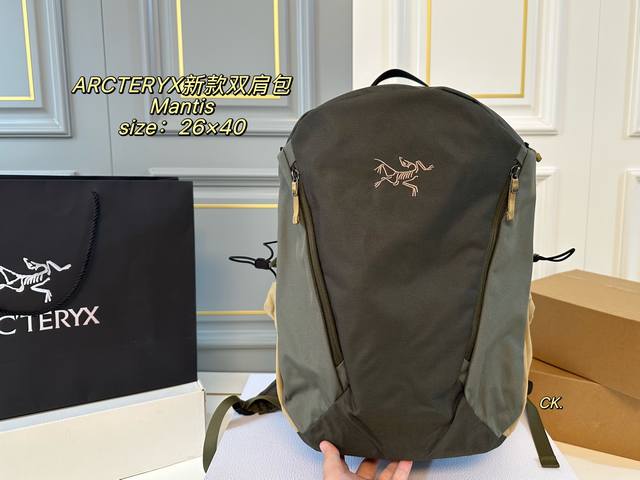 无盒 Size：26×40 始祖鸟Arc’Teryx新款Mantis 户外双肩包 经典鸟家Logo，辨识度超高 户外防水面料，肩带硬朗有型～ 容量超大，自重超级