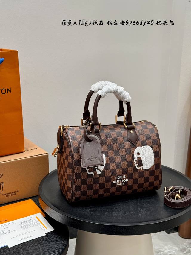 Lv Speedy25 Nigo联名款真的是意外之喜[大笑R]男款枕头包 棋盘格+街头Dna 延续Lv Damier棋盘格基因，融入日本Boro拼布+菲董 Ni