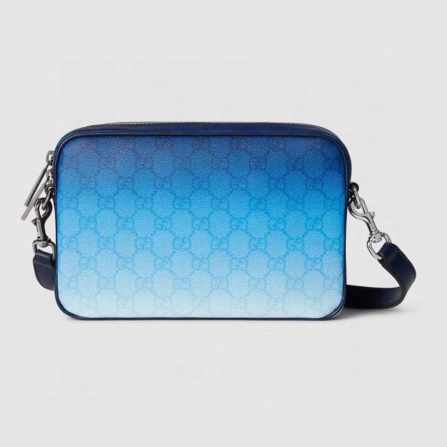 Gucci新款专柜品质，顶级原单货，实物实拍！款号:835691渐变蓝尺寸：宽25X高16X侧宽4.5Cm，出货啦！