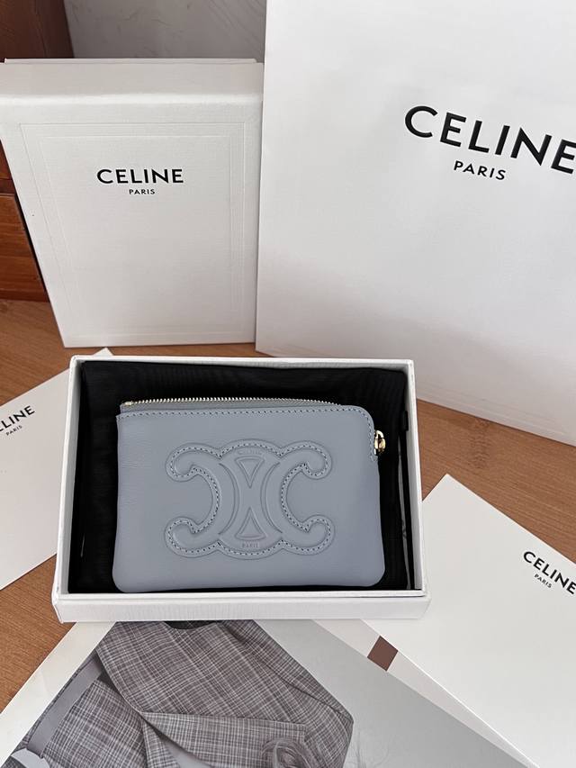 Triomphe光滑牛皮革零钱卡包 棕色字 特价 不退不换 5 X 4 X 0英寸 13 X 9 X 1厘米 牛皮革 衬里 : 牛皮革 织物 金色饰面 拉链锁闭