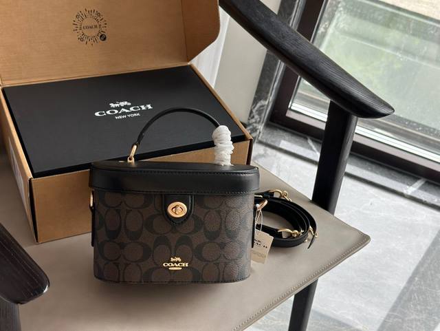 配盒 Size：19*13Cm C家 新款Georgie 限量老花盒子包， 这款透露着高级质感， 而且超级百搭。 是该给自己一个换季包包啦~ 原版五金！订货版！