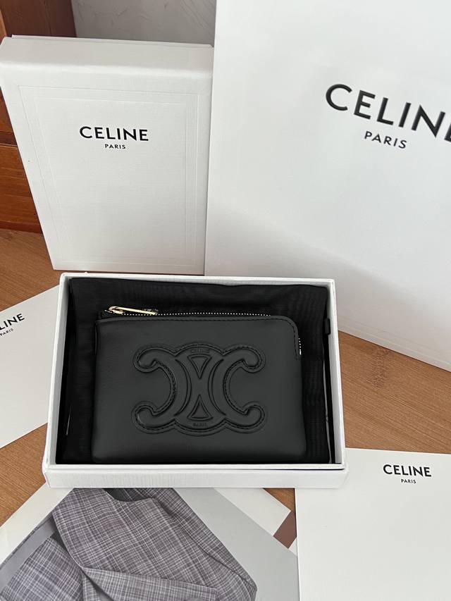 Triomphe光滑牛皮革零钱卡包 棕色字 特价 不退不换 5 X 4 X 0英寸 13 X 9 X 1厘米 牛皮革 衬里 : 牛皮革 织物 金色饰面 拉链锁闭