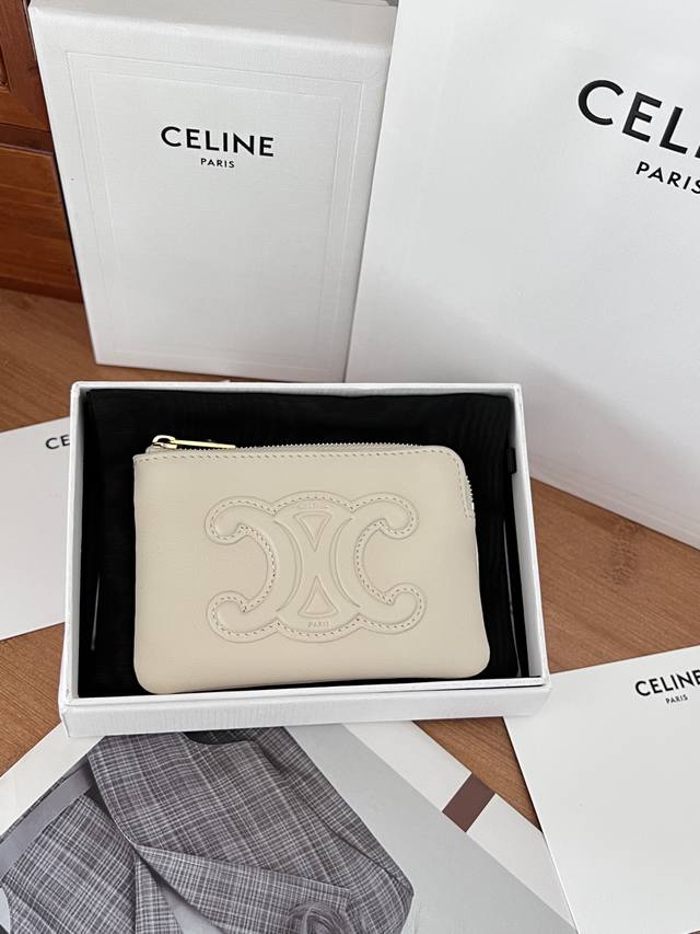 Triomphe光滑牛皮革零钱卡包 棕色字 特价 不退不换 5 X 4 X 0英寸 13 X 9 X 1厘米 牛皮革 衬里 : 牛皮革 织物 金色饰面 拉链锁闭