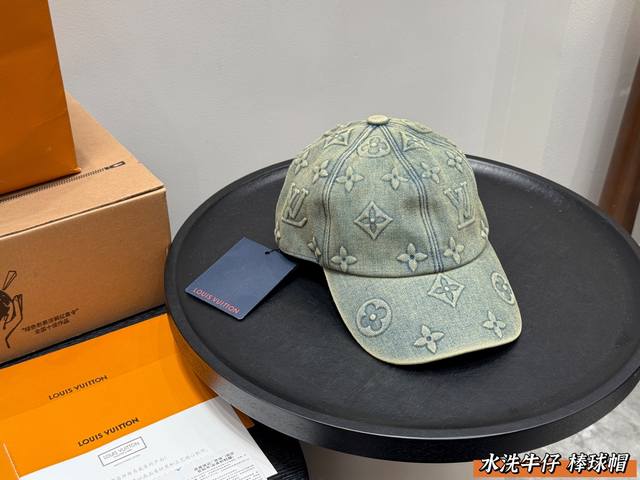 带盒子 Lv水洗牛仔浮雕Logo棒球帽鸭舌帽 棒球帽的版型，不仅能修饰各种脸型，还为你增添一份随性与自在。有效遮挡阳光，兼具时尚与实用。选用高品质面料，柔软舒适