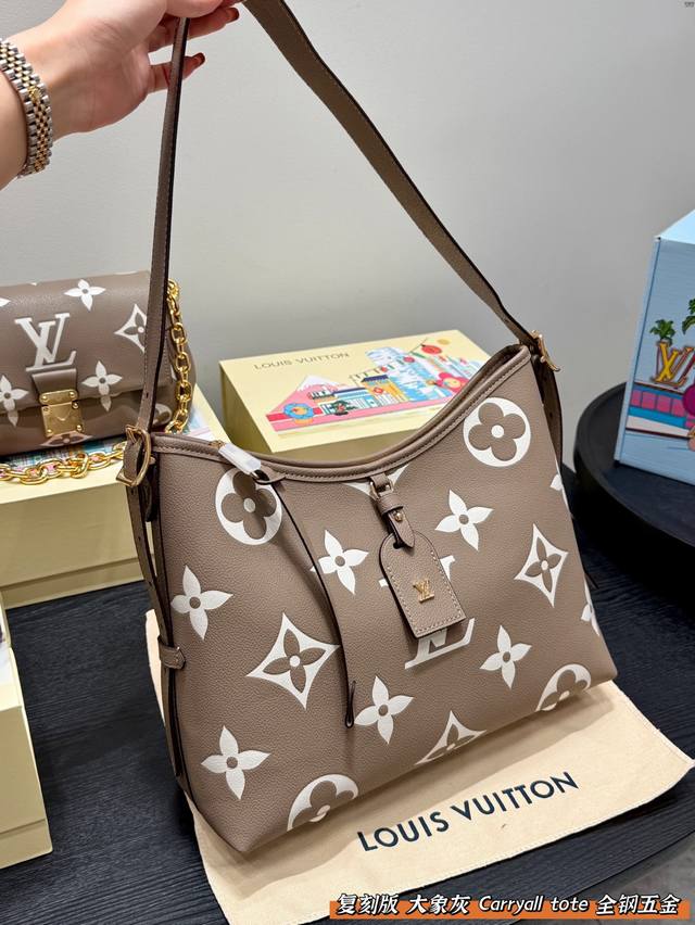 折叠礼盒 复刻版!钢五金! Lv的压花Carryall 托特包Tote 如果喜欢容量大的, 新色系大象灰Carryall 购物袋不能错过 带可拆卸内袋,可改造 折叠礼盒 复刻版!钢五金! Lv的压花Carryall 托特包Tote 如果喜欢容量大的, 新色系大象灰Carryall 购物袋不能错过 带可拆卸内袋,可改造