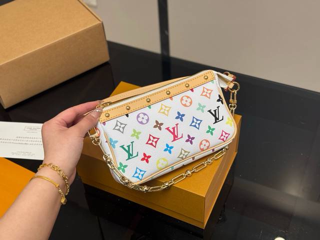 配折叠盒飞机盒 Size：21.12Cm Lv 新晋爆款麻将 出道即巅峰 双肩带设计的麻将包 可斜挎可单肩可手提 可爱好用！