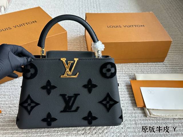 礼盒 牛皮 Size :20Cm L家 Capucines手袋 全粒纹 头层牛皮! 感觉低调 但有奢华质感 !! 经典!经典! 礼盒 牛皮 Size :20Cm L家 Capucines手袋 全粒纹 头层牛皮! 感觉低调 但有奢华质感 !! 经典!经典!