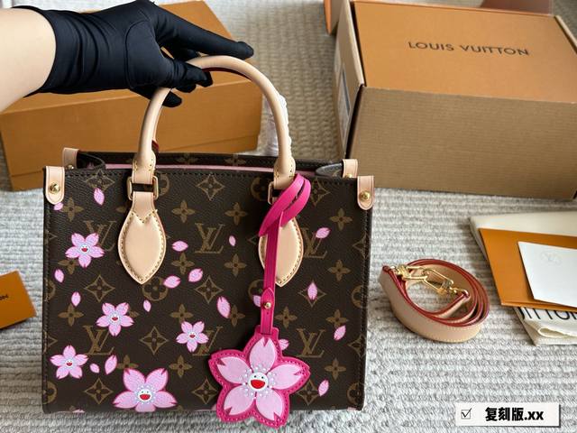 Lv X村上隆 移动の艺术 感受艺术元素和Monogram的碰撞 尺寸 25*20Cm 配盒