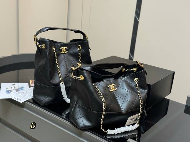 配折叠盒 香奈儿Chanel25A 竖版麂皮托特包 手工坊超耐看的麂皮托特包 美拉德色系也很百搭!手提腋下都可以 主打一个松弛感!灵感来自香奈儿女士的乌木漆面屏 配折叠盒 香奈儿Chanel25A 竖版麂皮托特包 手工坊超耐看的麂皮托特包 美拉德色系也很百搭!手提腋下都可以 主打一个松弛感!灵感来自香奈儿女士的乌木漆面屏