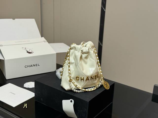 配折叠盒飞机盒 Size:20*20Cm 香奈儿 迷你22Bag 缩小版22Bag显得格外的俏皮可爱, 依旧是小牛皮材质, 柔软而轻盈! 搜索 垃圾袋 Mini 配折叠盒飞机盒 Size:20*20Cm 香奈儿 迷你22Bag 缩小版22Bag显得格外的俏皮可爱, 依旧是小牛皮材质, 柔软而轻盈! 搜索 垃圾袋 Mini