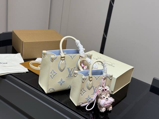 配折叠盒飞机盒 Size：25.20Cm 18.15Cm Lv Onthego牛皮购物袋 有隐藏的背带设计， 可单肩～可手提 搜索 Lv Onthego丛林购物