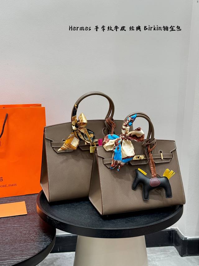 全套礼盒包装 小马挂件丝巾 纯皮.手掌纹牛皮 Hermes爱马仕Birkin铂金包 顶级原单 头层牛皮 细节无敌完美 配色敲级耐看 完美适配秋冬穿搭 容量满分 全套礼盒包装 小马挂件丝巾 纯皮.手掌纹牛皮 Hermes爱马仕Birkin铂金包 顶级原单 头层牛皮 细节无敌完美 配色敲级耐看 完美适配秋冬穿搭 容量满分