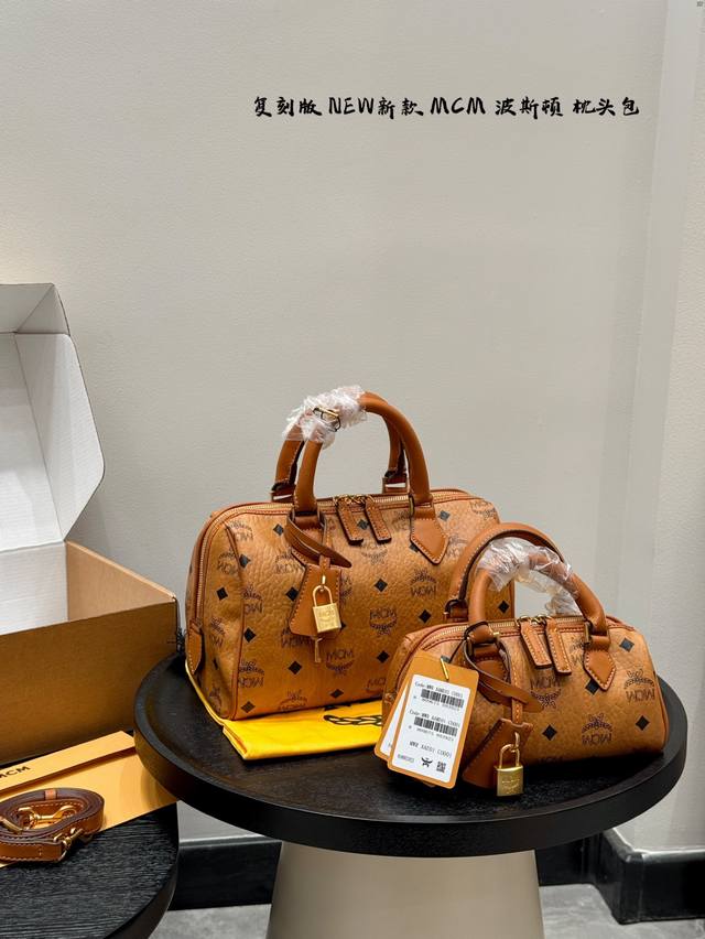 礼盒包装 复刻版！ Size： 20*11Cm迷你 25*15Cm大号 New Mcm新款Mini波斯顿 经典枕头包系列 24S小迷你手提枕头包 全新演绎耳目一