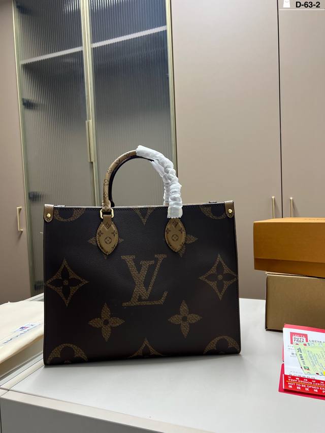 芯片版本 Lv Onthego Bb 丛林托特包让我们一起来迎接秋天吧路易威登Lv 双面焦糖老花 Logoonthego作为经典款之一，它是有绝对的优势D-63