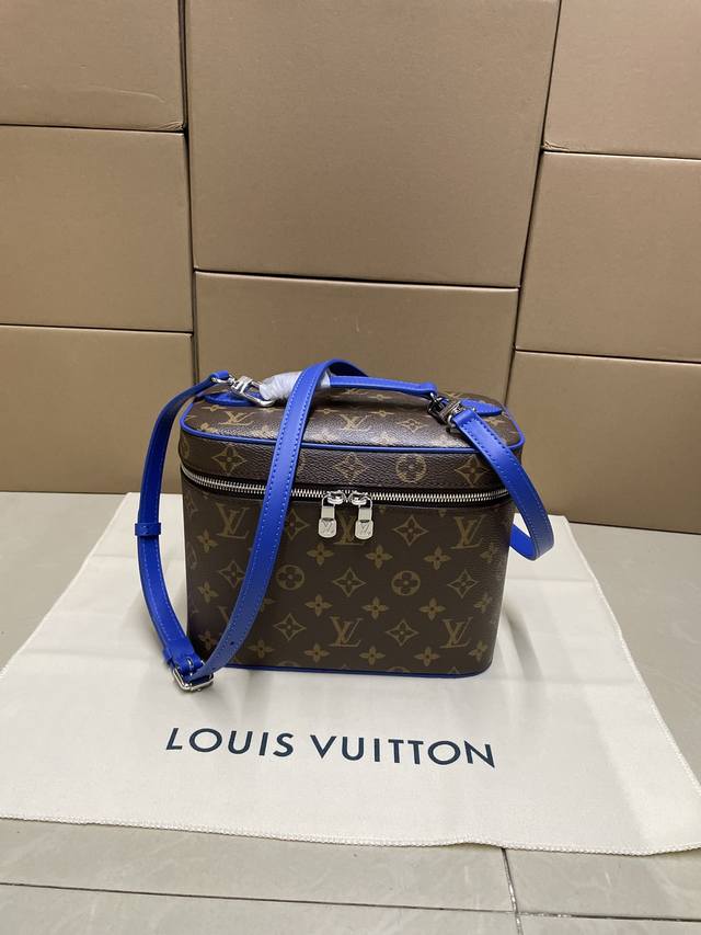 高品质 M12668 化妆包配有长肩带 特级做工 芯片跳码 大货实拍