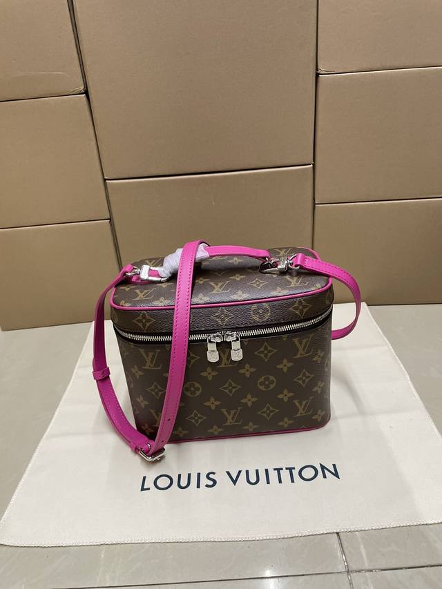 高品质 M14886 化妆包配有长肩带 特级做工 芯片跳码 大货实拍