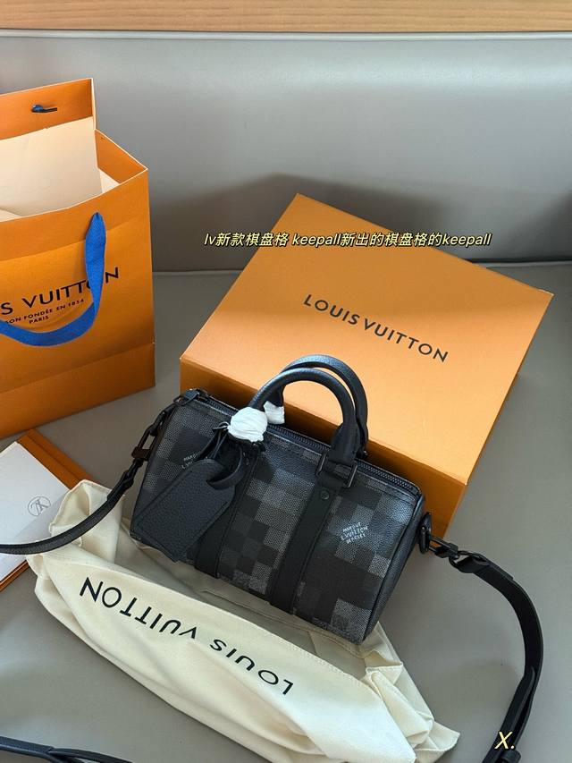 配盒子 尺寸：24*15Cm L家 Keepall 枕头包 真的是小可爱！ 贼适合的Keepall25 男盆友的战包