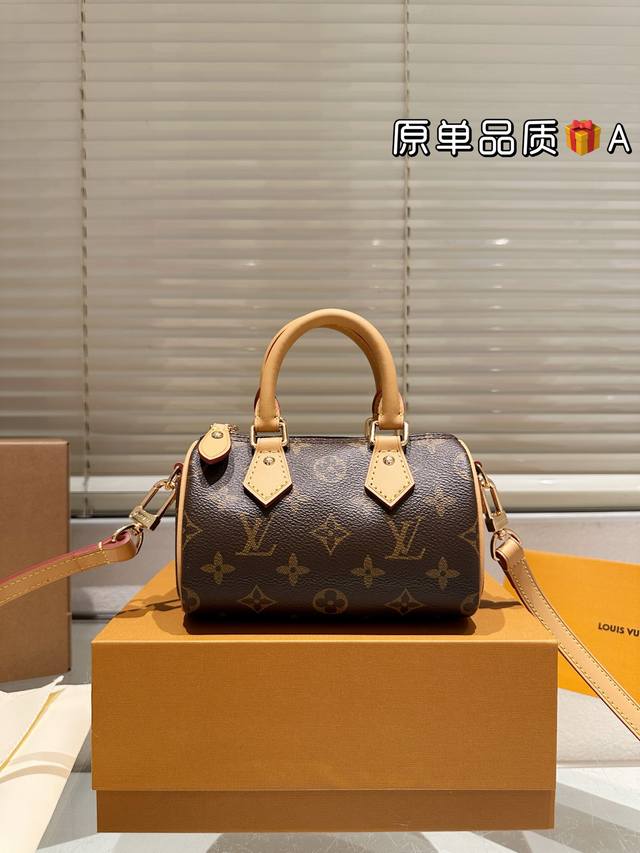 原单 Lv Nano Speedy 16 枕头包 Lv 新款系列 枕头包 手袋,全网首发 Lv Speedy Nano 枕头包这款Retiro 手袋以标志性 经