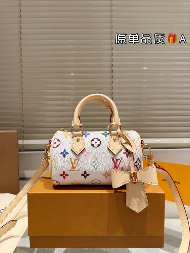 原单 Lv Nano Speedy 16 枕头包 Lv 新款系列 枕头包 手袋,全网首发 Lv Speedy Nano 枕头包这款Retiro 手袋以标志性 经