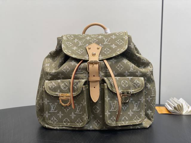 原单精品 M95241草绿色 丹宁牛仔布双肩包 Lv Vintage 双肩包 M95240玫粉色 M95056蓝色 中古绝版限量款 采用牛仔帆布材质 柔软麂皮衬