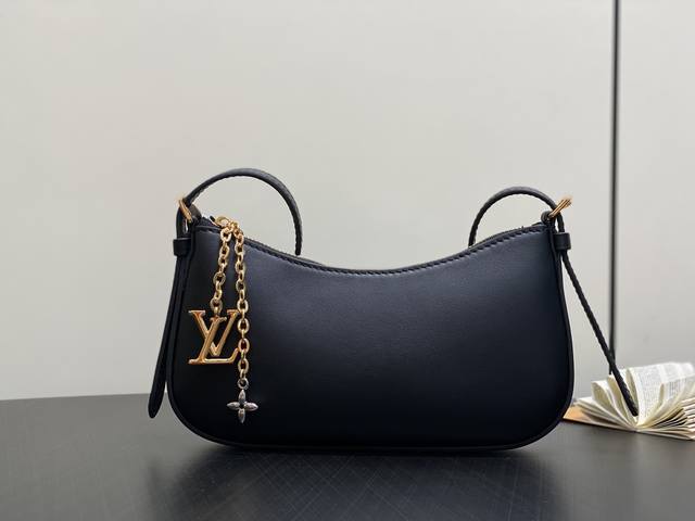 原单精品 M25525黑色 全皮腋下包Pochette Lv Bloom 手袋 M25784 杏色 M25525 黑色 红色 介绍Pochette Lv Blo 原单精品 M25525黑色 全皮腋下包Pochette Lv Bloom 手袋 M25784 杏色 M25525 黑色 红色 介绍Pochette Lv Blo