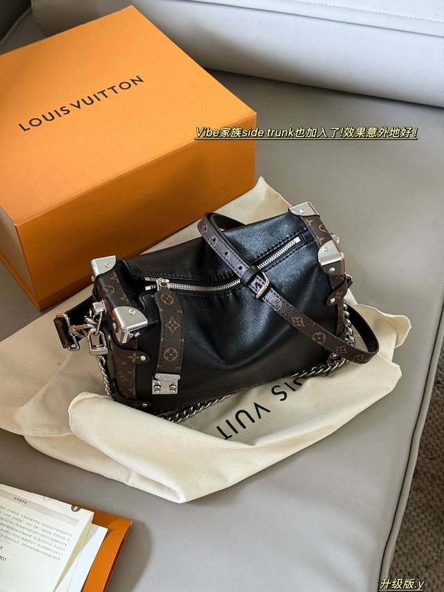 配盒 升级版Y Size：23*16Cm 中 L家 25王炸新款包 谷爱凌同款哦！Sidetrunk 超级洋气 Upupup 秋冬系列的“当家花旦” 精致又随性