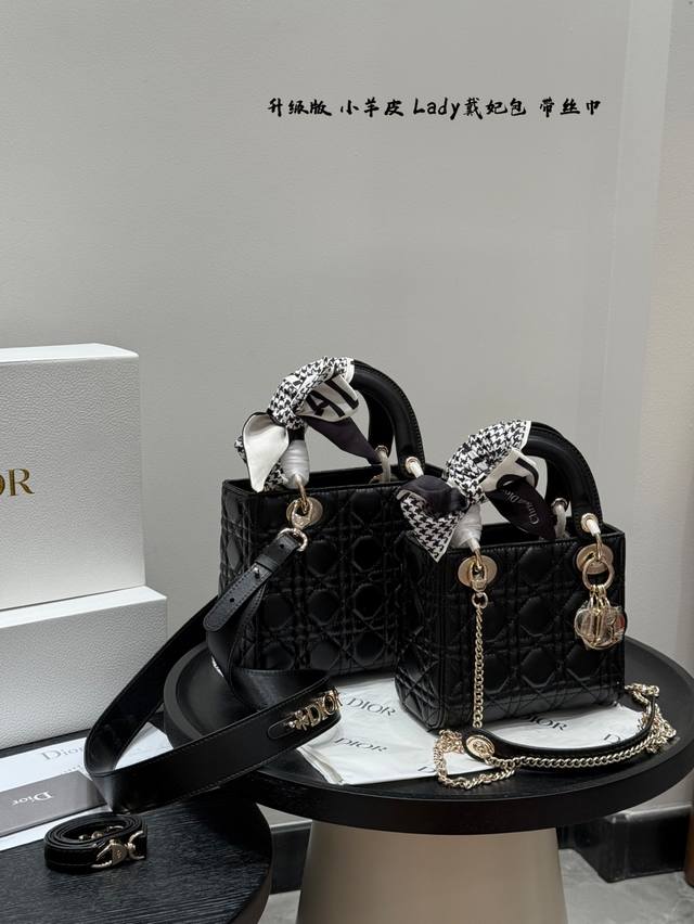 同价 全套礼盒包装 升级版！带丝巾！ Size:17×14 三格 20*17 四格 Dior迪奥 Lady 小羊皮纹戴妃包 羊皮藤格纹 打造醒目的绗缝细节 时髦