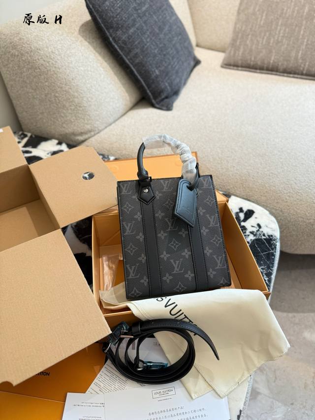 推荐Lv新款男款迷你托特 Sac Plat Mini 货号：M46453 尺寸： 19 X 22 X 7 Cm