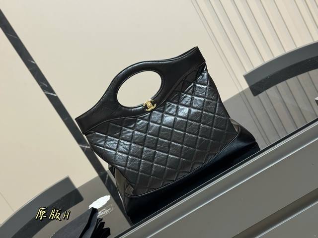 原版皮配折叠盒 Size:31.38Cm 香奈儿太好搭配了呜呜呜 Chanel Bag 更酷哦! 面料很耐造 高级感拉满 原版皮配折叠盒 Size:31.38Cm 香奈儿太好搭配了呜呜呜 Chanel Bag 更酷哦! 面料很耐造 高级感拉满