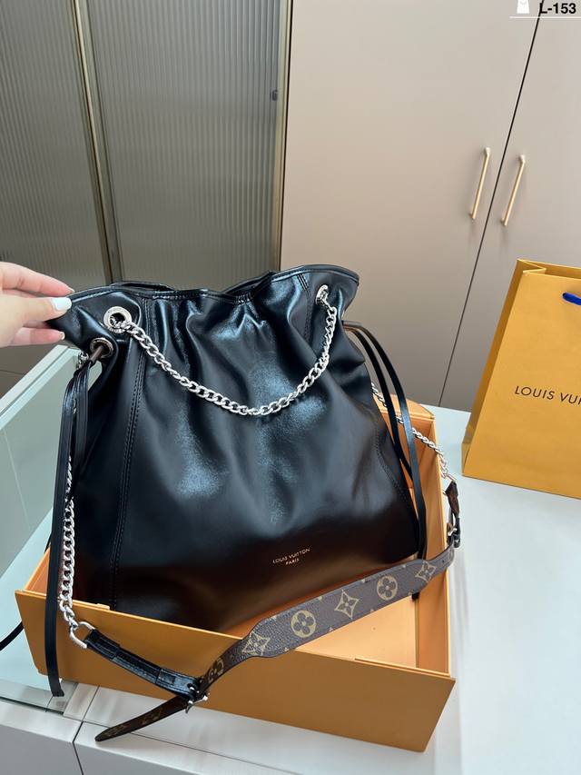 芯片版本 Lv最新款黑武士Off Duty上身实拍来啦又发现了一个超级好背的包包低调不失质感