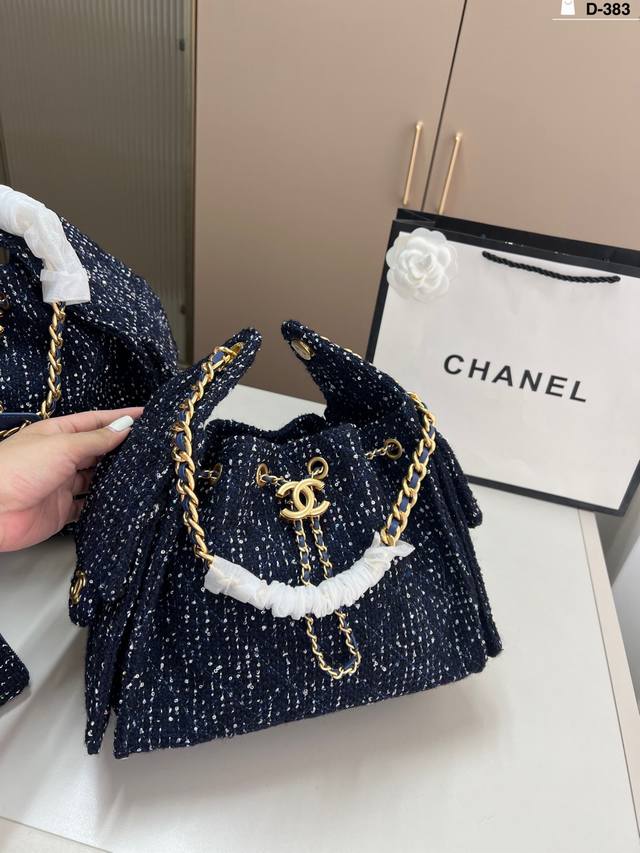 小 香奈儿Chanel25A 毛呢亮片抽绳水桶Hobo包黑色粗花呢移动星空的感觉Chanel粗花呢星空亮片25Bag满满千金即视感D-383尺寸26×20 29