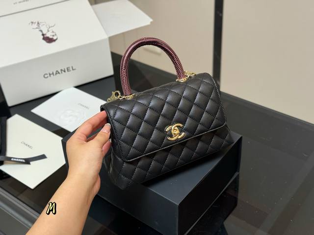 配折叠盒飞机盒 Size：23*14Cm 香奈儿Coco Handle 手提包 粒面牛皮材质 原版K金！！