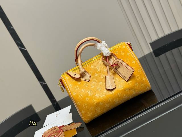 无盒 尺寸:30Cm Lv Keepall 新品枕头包 原版配牛皮 简直长在我的心头。 男女同款!!!! 男盆友的新包 无盒 尺寸:30Cm Lv Keepall 新品枕头包 原版配牛皮 简直长在我的心头。 男女同款!!!! 男盆友的新包