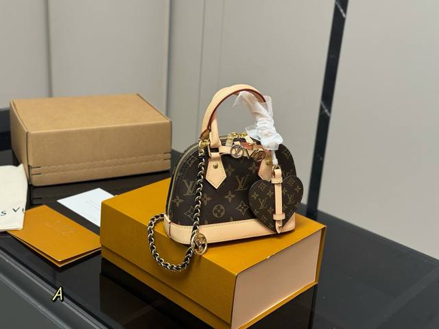 折叠盒飞机盒 Lv Nano Alam 贝壳包 好米 好精致啊，手拎斜挎都很好看，还非常百搭，高个子也可以驾驭，空间小小的，放粉饼口红气垫纸巾钥匙这些都是没问题