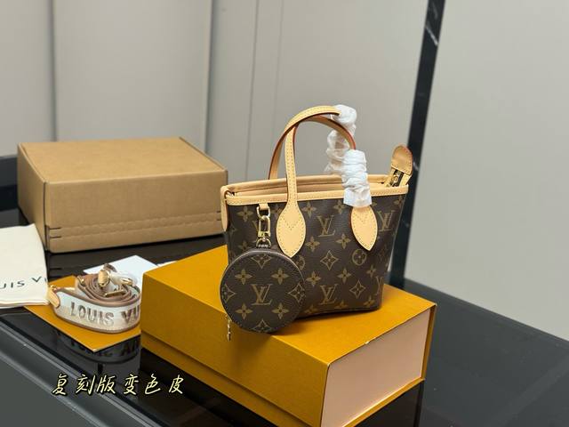 配折叠盒飞机盒 Size：20*14Cm Lv 迷你菜篮子包 ！ 复刻版 高品质 长肩带！零钱包！ 统统都有！！