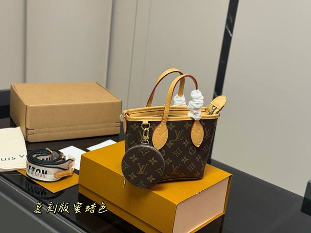 配折叠盒飞机盒 Size:20*14Cm Lv 迷你菜篮子包 ! 复刻版 高品质 长肩带!零钱包! 统统都有!! 配折叠盒飞机盒 Size:20*14Cm Lv 迷你菜篮子包 ! 复刻版 高品质 长肩带!零钱包! 统统都有!!