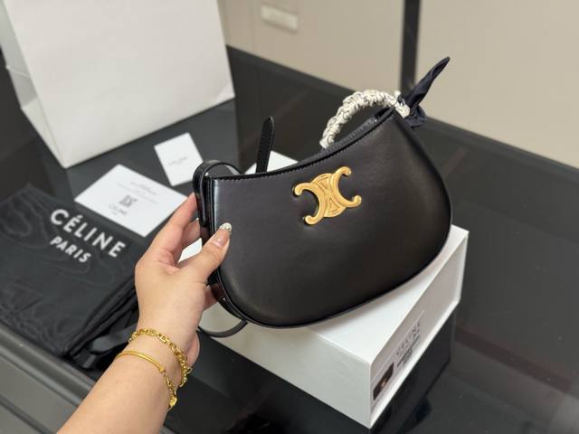 配盒 Size：23*13Cm Celine Tilly 好看又好用的包 2025新款小可爱Tilly 复古性感百搭小包 赛琳不容错过！！ 牛皮皮质